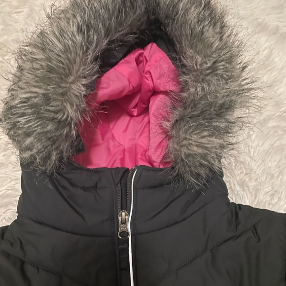 Girl’s Columbia thick hooded jacket with removable fur - Picture 2 of 14